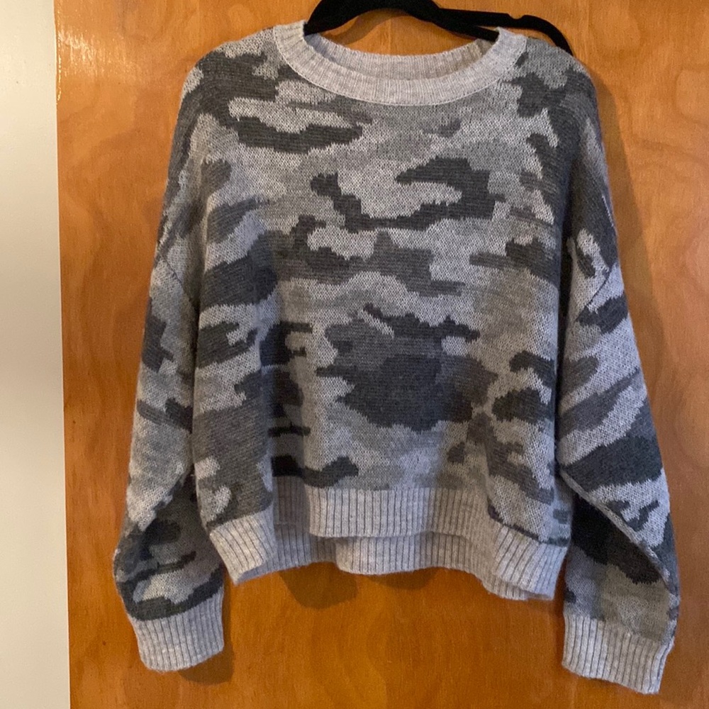 American Eagle sweater